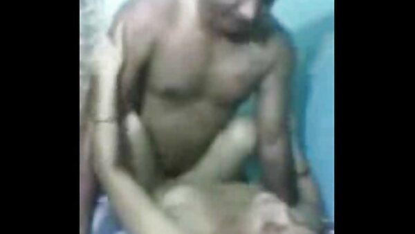 Der verwöhnte Typ Lonny aus Indonesien bekommt einen Blowjob von einer tante sohn sex Amsterdamer Schlampe