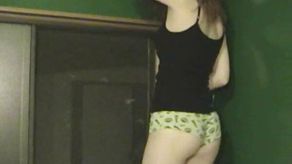 Lyen Parker kennt sex mit mutti Hardcore-Insertion-Tricks und probiert es an ihrer Freundin aus