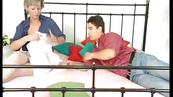 Zwei sextraktive Babes lecken sich gegenseitig die Füße und ficken mutterporno Fotzen mit Füßchen