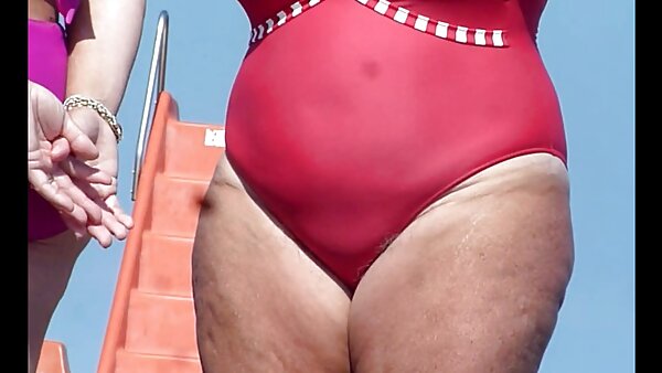 Die MILF-Schlampe sohn mutter sex Penny Flame reitet wie verrückt einen fleischigen Schwanz