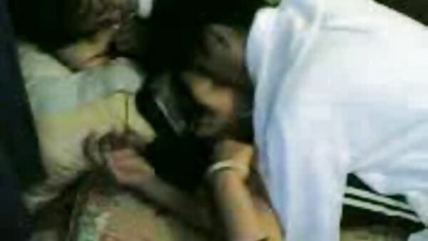 Zwei gutaussehende Babes geben einen fantastischen Blowjob, um den Schwanz zu strapazieren, bevor sie ihn deutsche mutter sex abwechselnd reiten