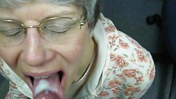 Die unersättliche Blondine Sammie Rhodes gibt einen Deepthroat-Blowjob und bekommt ihren mutter und sohn free porn aufgeschlitzten Finger gefickt