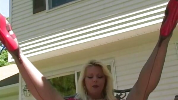 Fickhungrige weiße Milfs inzest mit mama reiten geilen jungen Wichser im Cowgirl-Stil