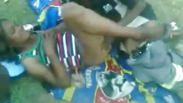 Die freche brünette Schlampe Yuri Luv leckt mutter tochtersex die Muschi ihrer vollbusigen Freundin