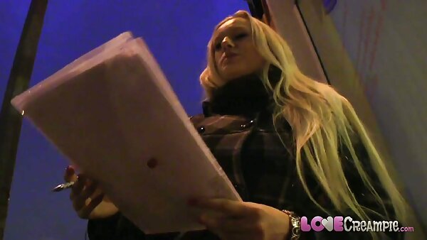 Zwei vollschlanke sex mit mutter gratis brünette Schönheiten machen es auf lesbische Art und Weise