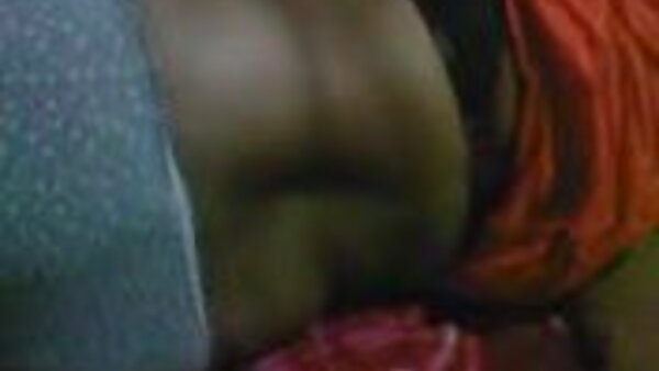 Zwei gierige Lesben stimulieren mutter und sohn beim sex ihre durchnässten Mösen mit Vibratoren